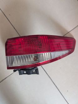 2003-2004 Honda Accord sedan tail light