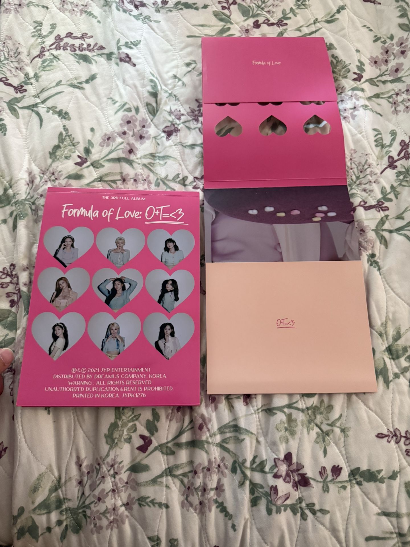 Kpop Albums With Posters, Foto Cards And CDs.