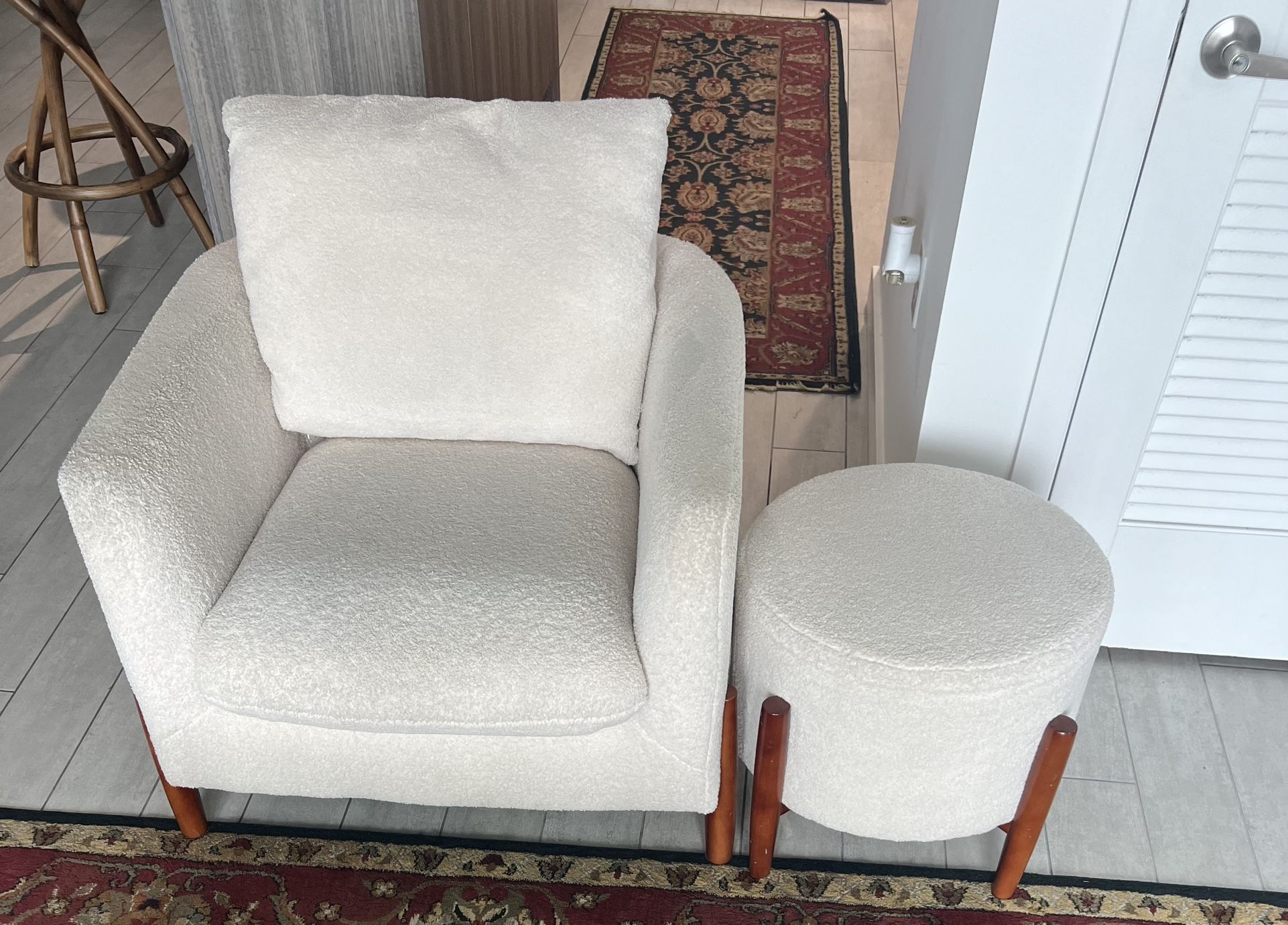 Mid Century Sherpa Chair for Sale in Miami, FL OfferUp