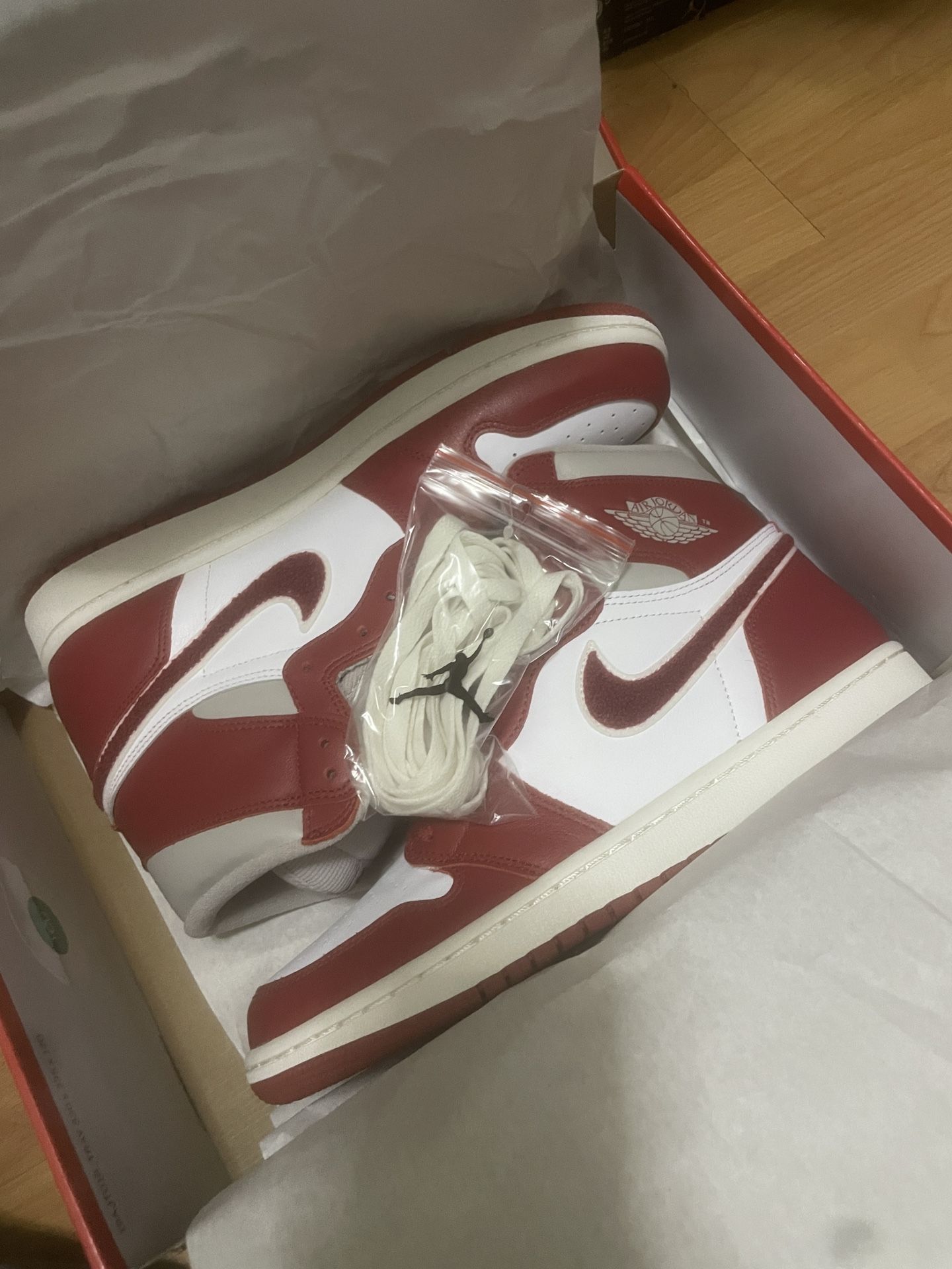 Air Jordan 1 W Newstalgia chenille Size 10.5w 9M