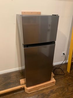 Vissani 4.5 Cu mini fridge