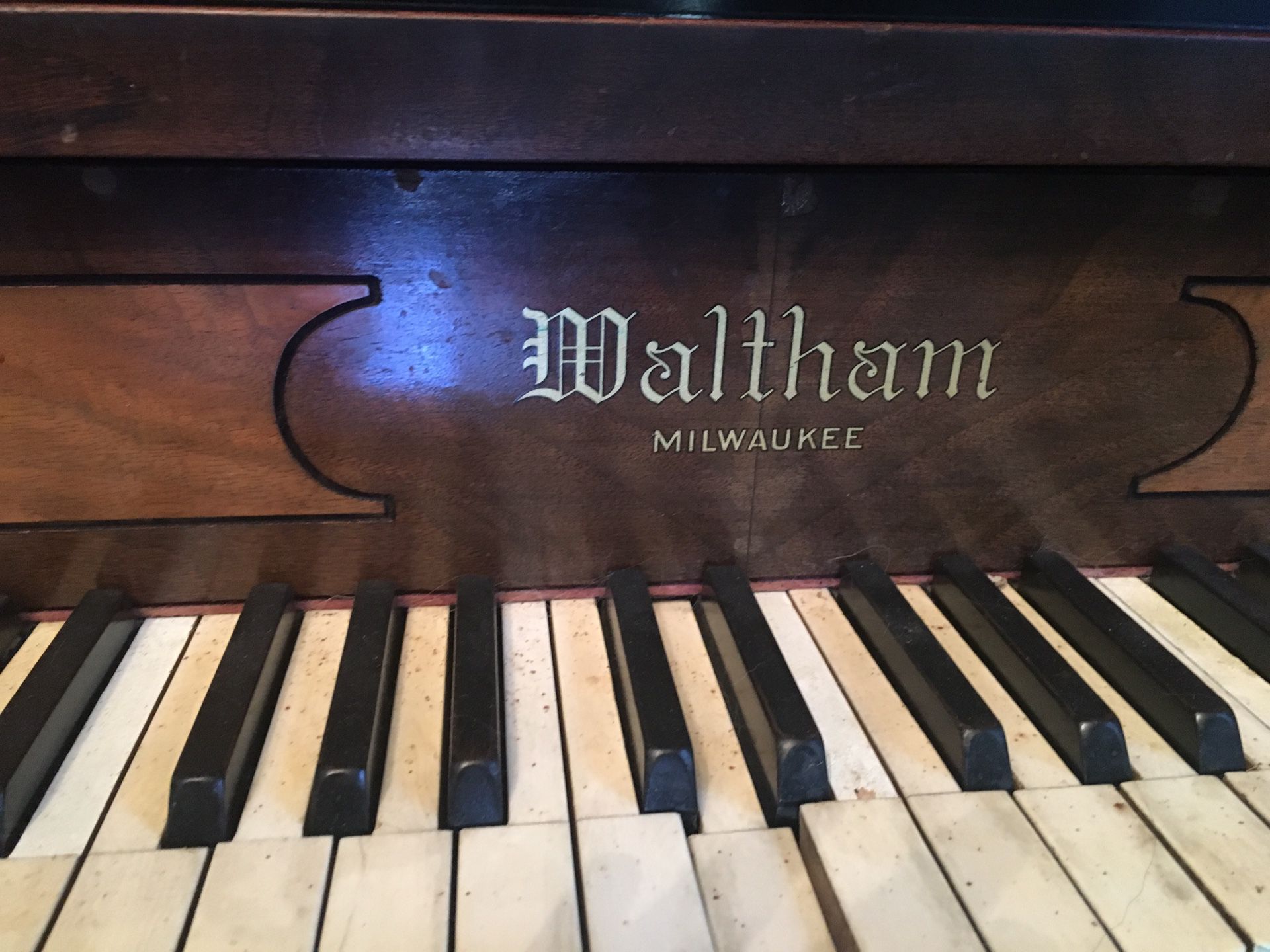 Waltham Milwaukee self playing piano with over 350 song rolls