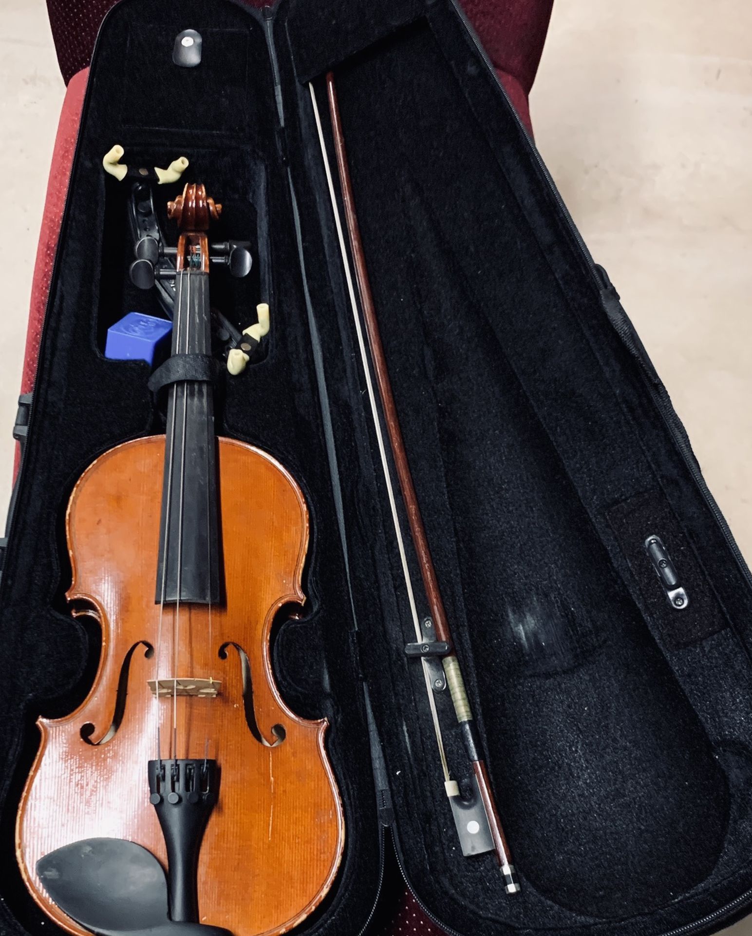 3/4 size violin with bow in it's original travel case