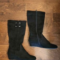 Beautiful Ladies Boots Size 10