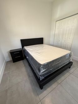Camas full nuevas con el colchón incluído