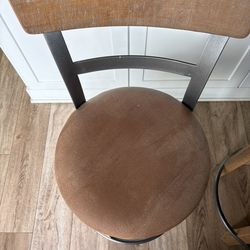 Set of 3 swivel countertop stools Faux leather for sale