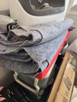 MOVING BLANKETS