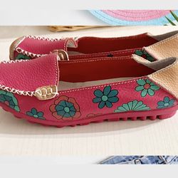 Pink Floral Leather NWOT Loafers Remote Control Bottom Size 6 Women’s Multicolor