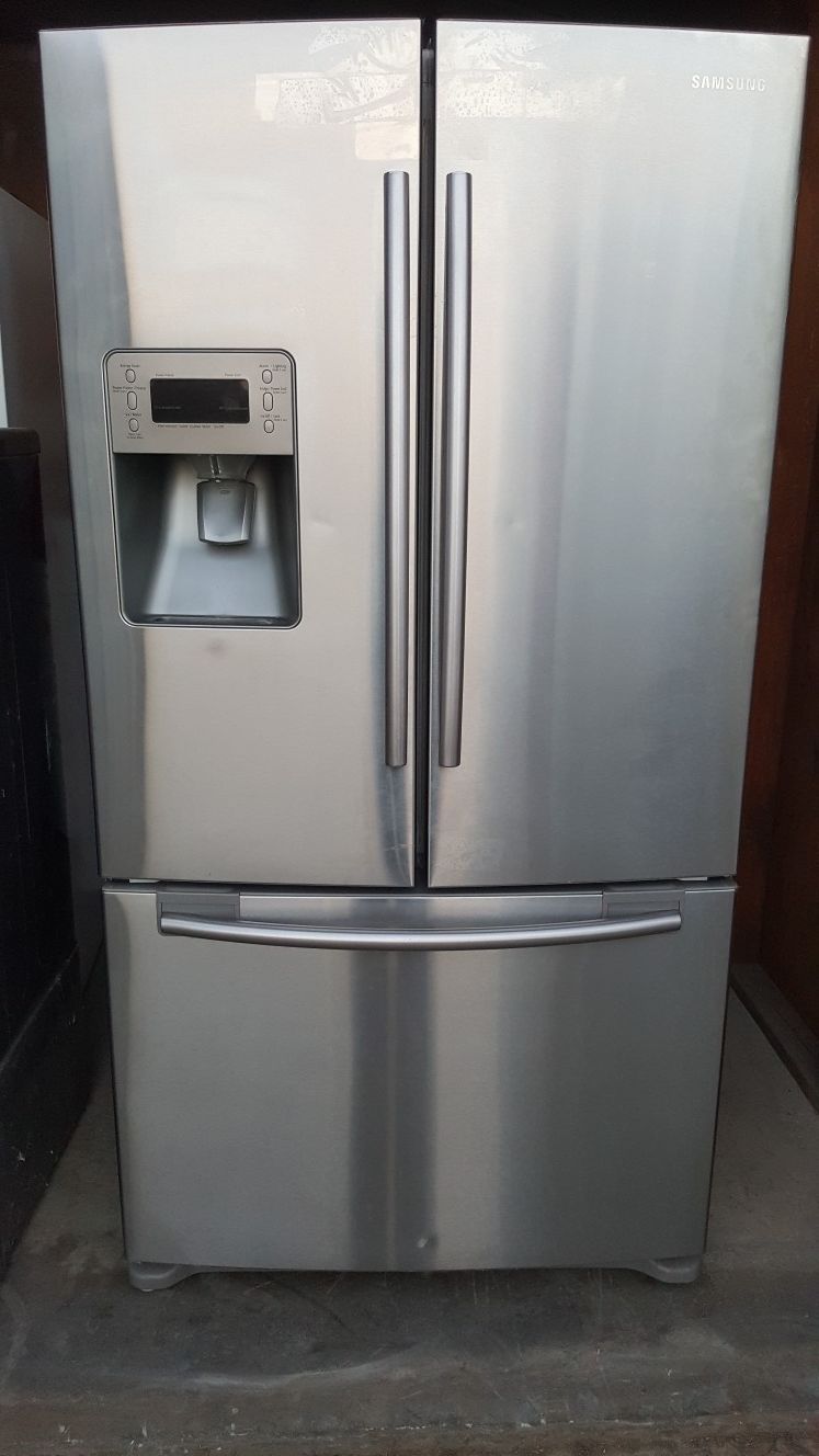 Samsung French door refrigerator works good, ice maker has cubed and crushed ice