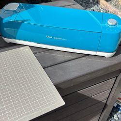 Cricut explore air 2 Used With All The Mats And Vinyl - Crafting And Stickers- Purchased At Michaels 