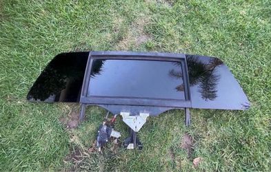 Nissan Titan Large Rear Window