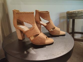 Never Worn Heels Size 7.5