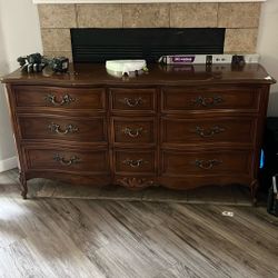     Free dresser
