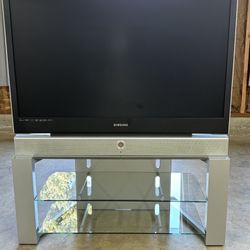 Samsung 46-inch Widescreen HDTV With Stand
