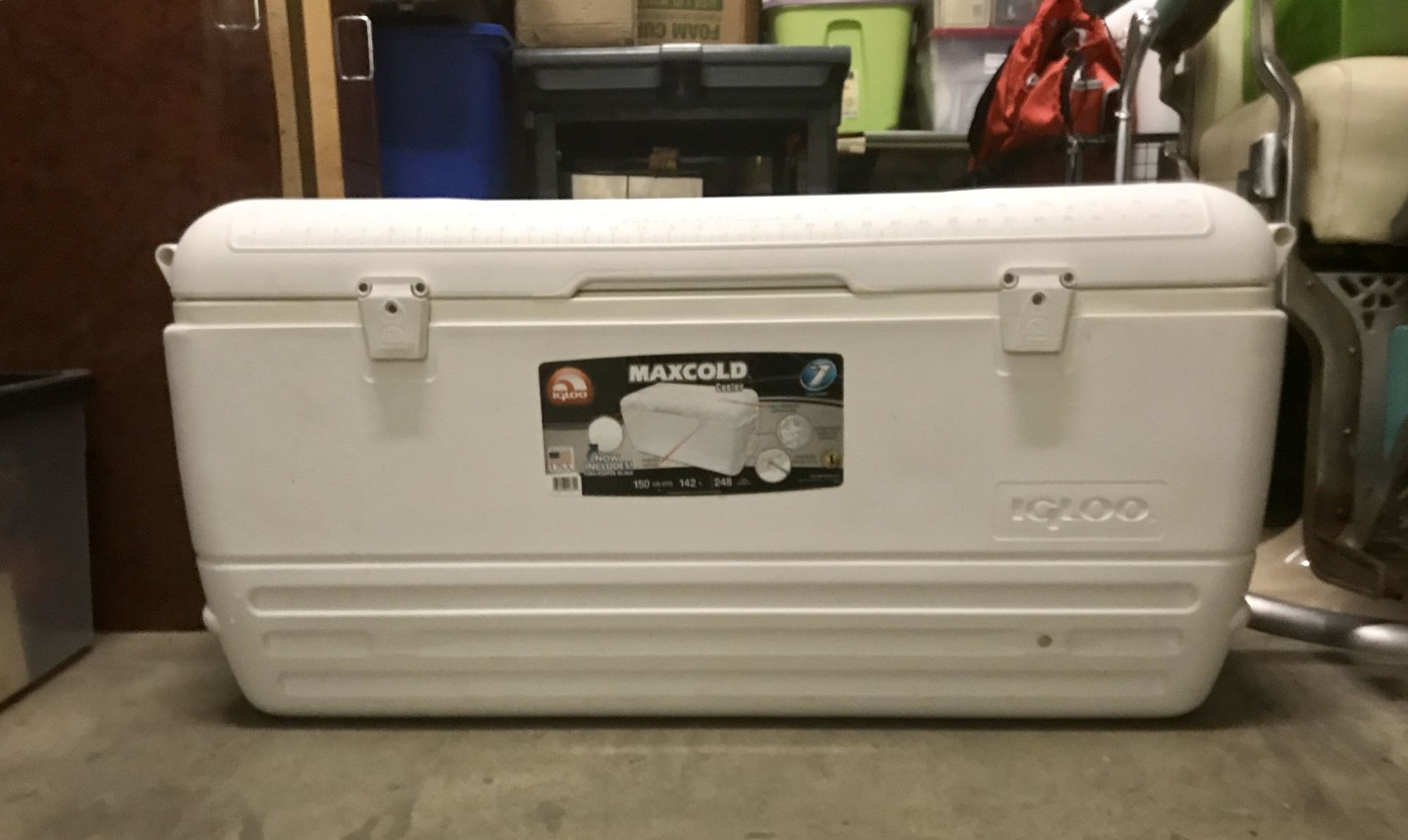 Igloo ice chest cooler