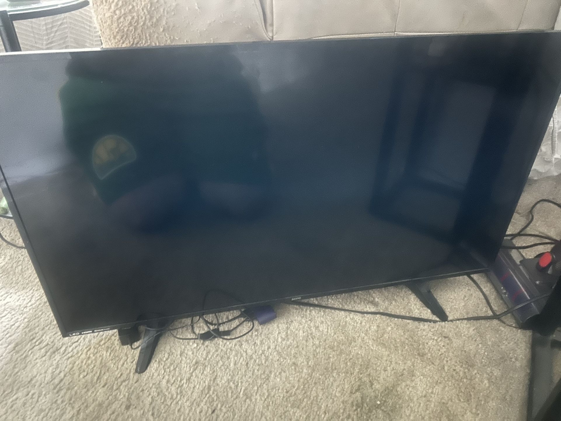 Sanyo 43” TV W/Roku