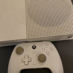 xbox one s 1tb with gamesir controller 