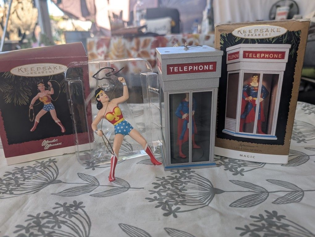 HALLMARK 1996 WONDER Women , Hallmark Keepsakes Ornament SUPERMAN in Telephone Booth - Lights & Motion MAGIC