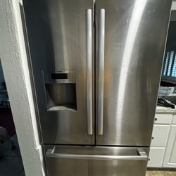 BOSCH 26 cf refrigerator/freezer standard depth