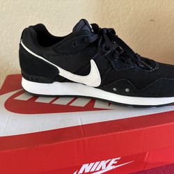Nike Venture Runner shoes size 7