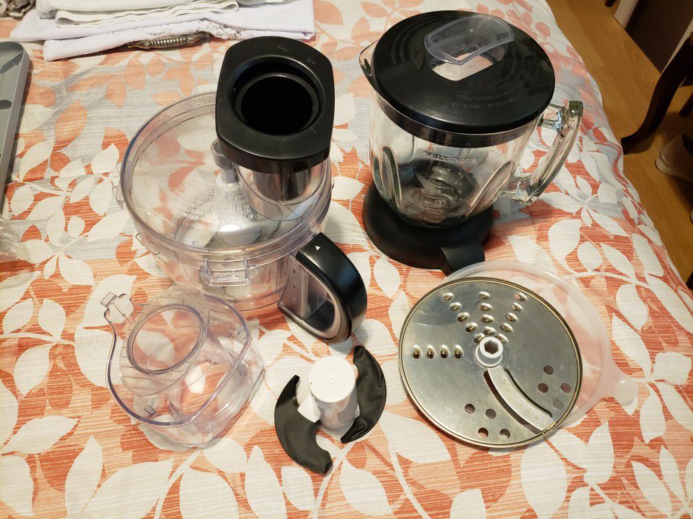 Black and decker food processor accessories. Free.There is no motor.