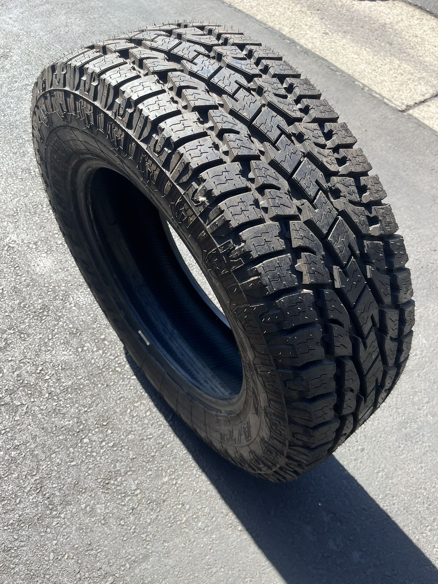 (ONLY 1) 275/65R20 Toyo All Terrain