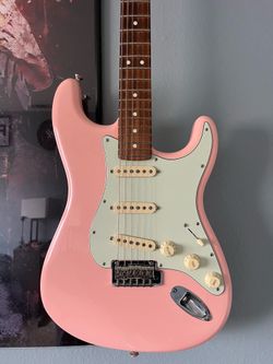 Fender Player Stratocaster shell pink