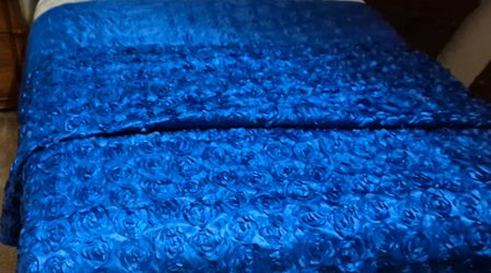Royal Blue Rosette table covering