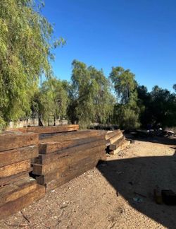 Used Railroad Tie Cresote Treated/Wooden Posts/ Postes De Madera 9FT