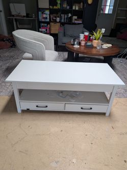 Lift top coffee table for sale 40$ OBO
