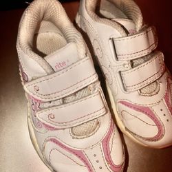 STRIDE RITE Julia H&L  Leather Sneakers. Size 7C