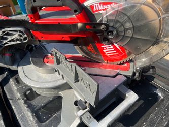 Milwaukee M18 FUEL 18V 10 in. Lithium-Ion Brushless Cordless Dual Bevel Sliding Compound Miter Saw