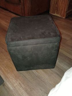 Foot rests with storage cash only good condition