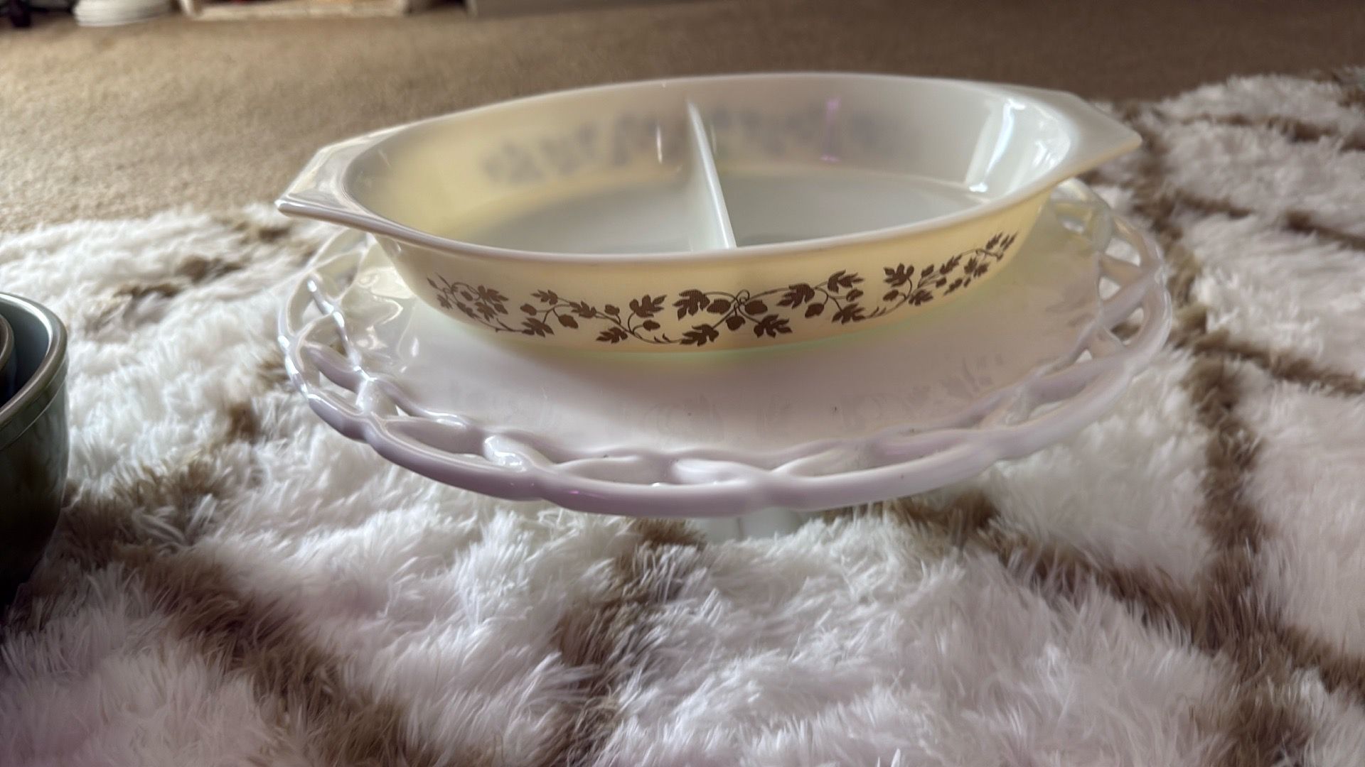 Vintage Pyrex Golden Acorn Divided Casserole Milk Glass Dish 1 1/2 Quart 8