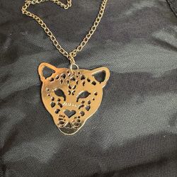Gold fashion Metal feline pendant necklace 