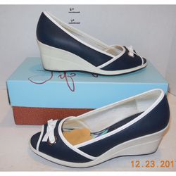 Life Strides Navy Blue White Wedge Shoes Size 7
