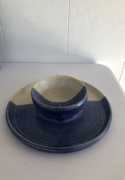Pottery serving dish