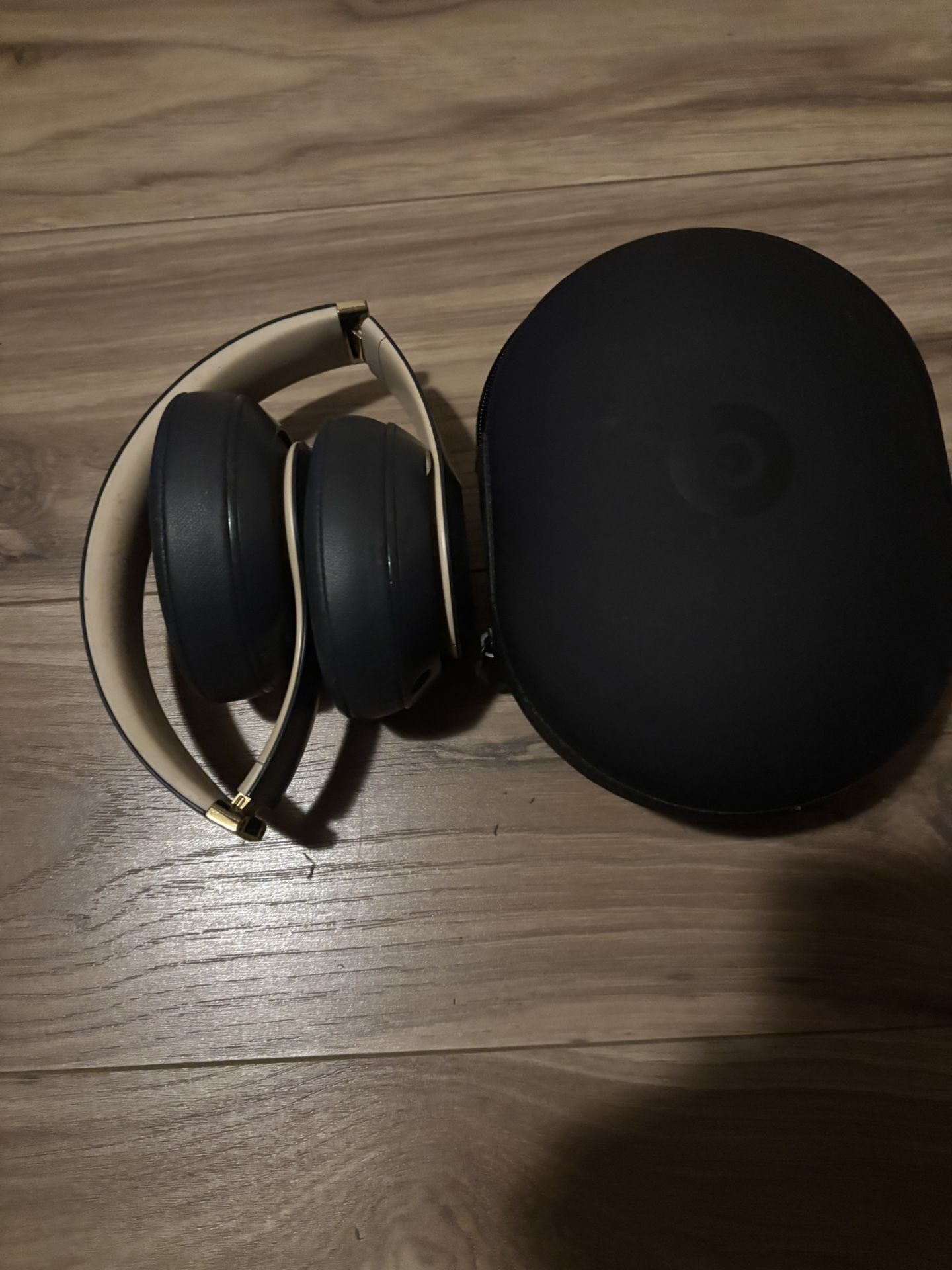 Beats Studio3 Wireless Over-Ear Noise Cancelling Headphones - The Beats Skyline Collection - Shadow Gray