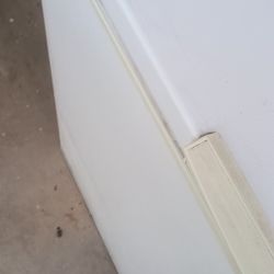 GE White Freezer 