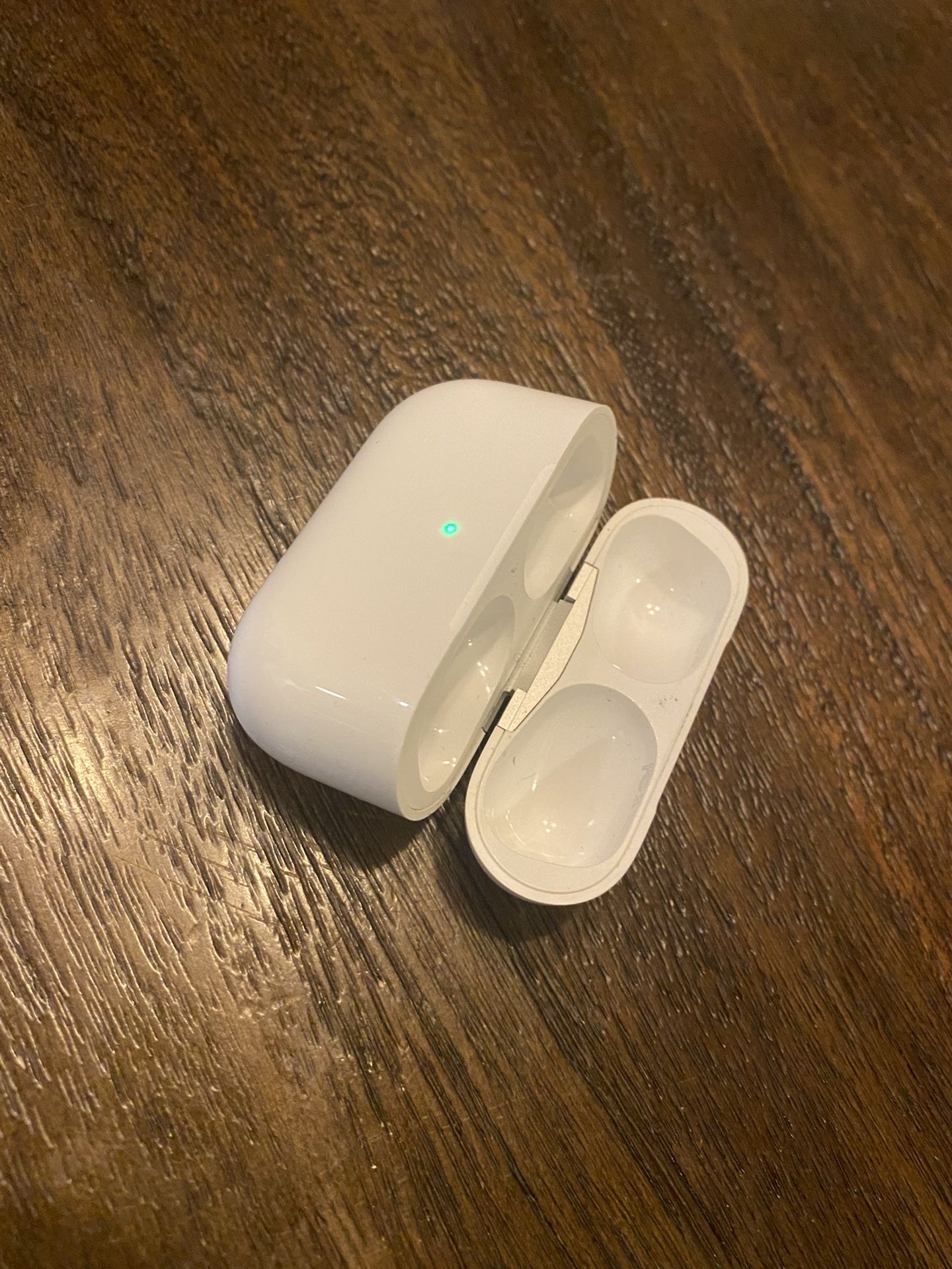 Apple AirPods Pro Wireless Charging Case W/ Silicone Cover