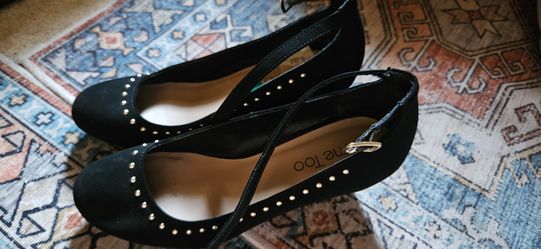 Me Too Brand,black pumps, size 7.5