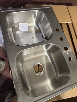 Glacier Bay 33 in. Drop-In 50/50 Double Bowl 20 Gauge Stainless Steel Kitchen Sink has a dent in corner