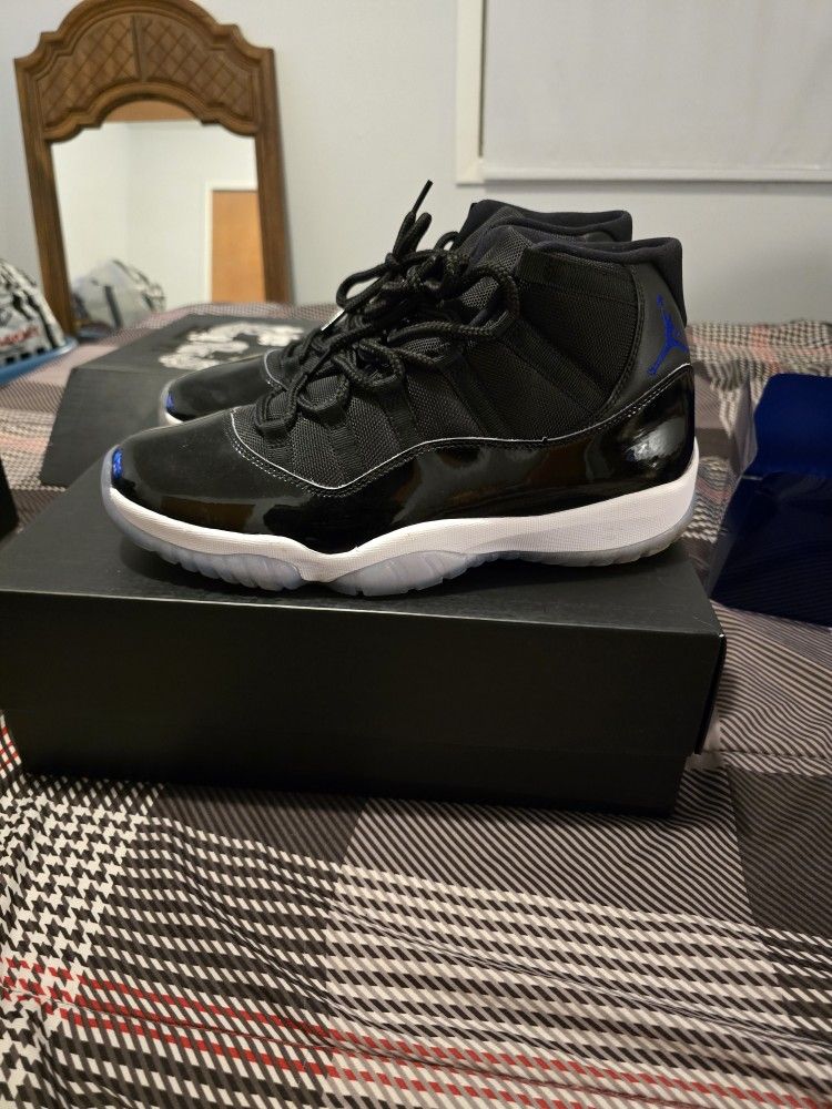 Air Jordan 11 Space Jam