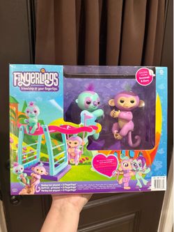 Fingerlings monkey toys