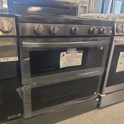 New Samsung
30 in. 5-Burner Freestanding Smart Double Oven Gas Range in Fingerprint Resistant Black Stainless Steel with Air Fry