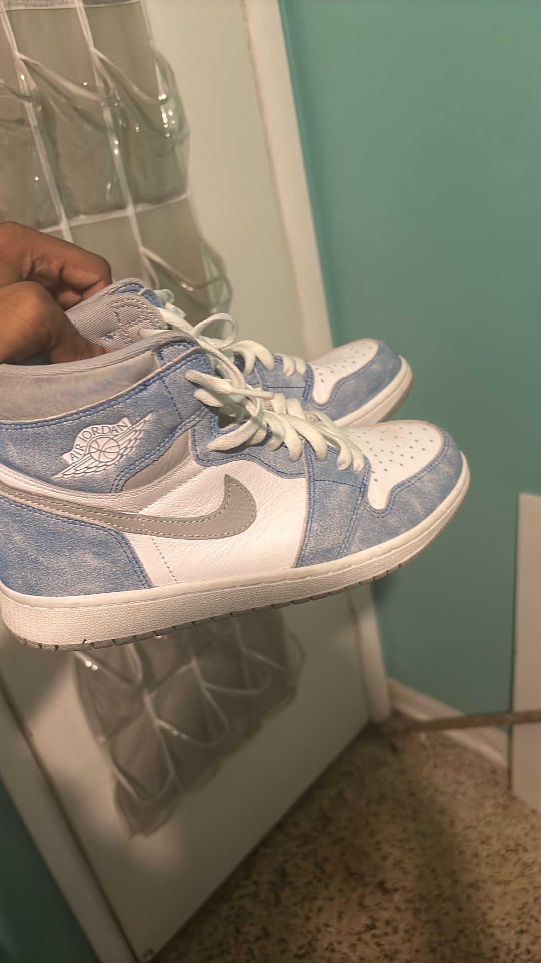 Air Jordan 1 Retro High OG Hyper Royal