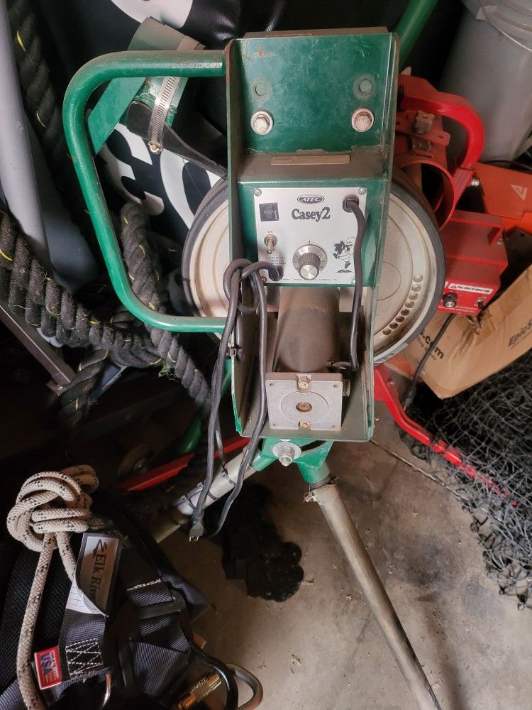 ATEC Casey2 Softball Pitching Machine