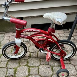 Radio Flyer Red Kids Bike with Training Wheels – Vintage Style
