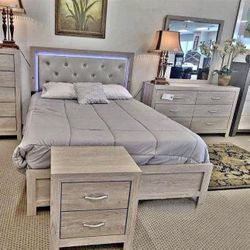 Jaylen Gray 5 PC. Queen Size Bedroom Set. Brand New. MATTRESS SET IS NOT INCLUDED .