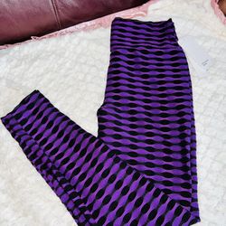 Very Nice Women Leggings Size (M)Only $20